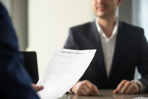 Contratación bancaria mediante asesor
